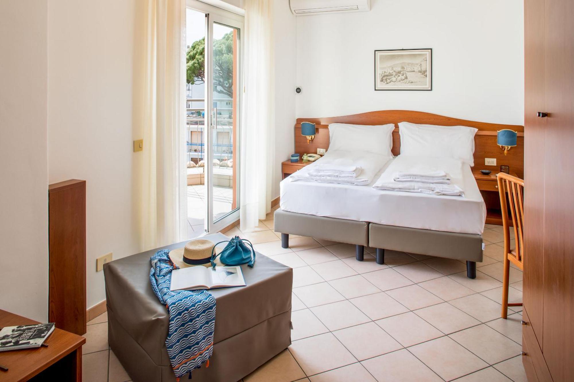 Hotel Tritone Лайгуэлья Экстерьер фото