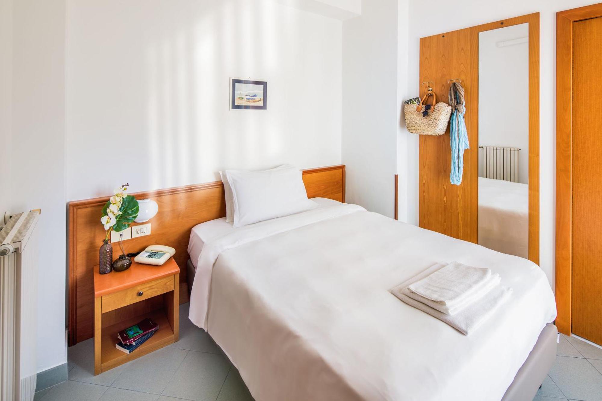 Hotel Tritone Лайгуэлья Экстерьер фото