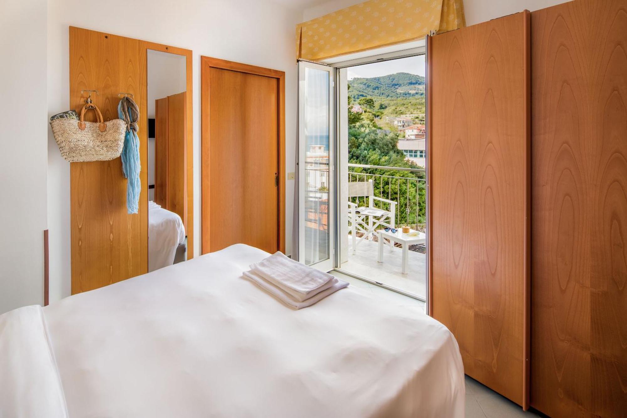 Hotel Tritone Лайгуэлья Экстерьер фото