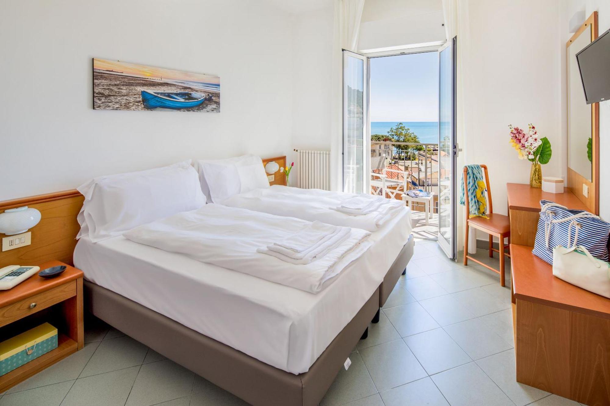 Hotel Tritone Лайгуэлья Экстерьер фото