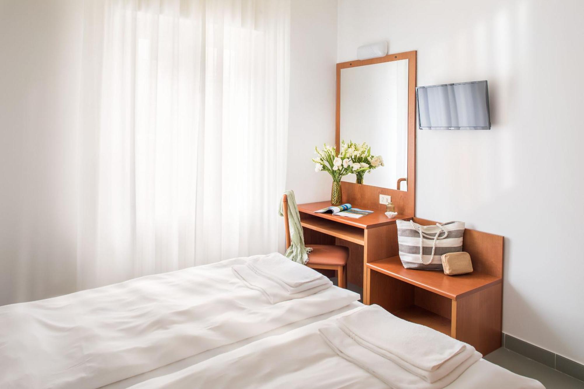 Hotel Tritone Лайгуэлья Экстерьер фото
