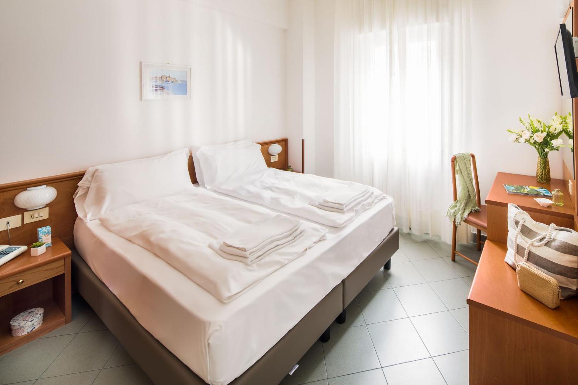 Hotel Tritone Лайгуэлья Экстерьер фото