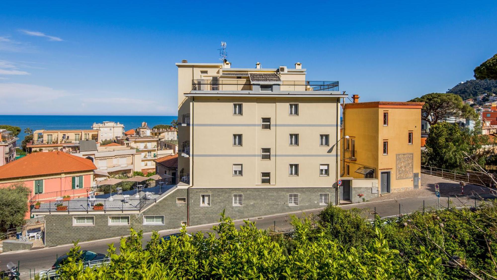 Hotel Tritone Лайгуэлья Экстерьер фото