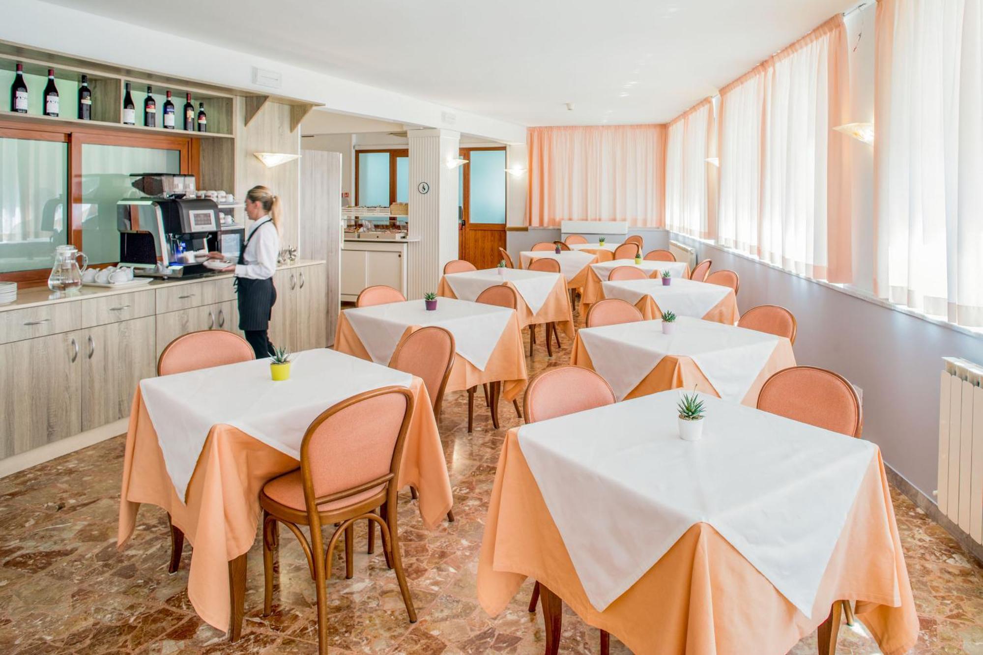 Hotel Tritone Лайгуэлья Экстерьер фото